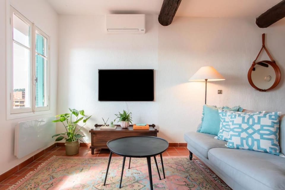 #50 Staywizus - Contesso Duplex - 1BDR, Sea View Terrace & AC Apartment in Villefranche-sur-Mer