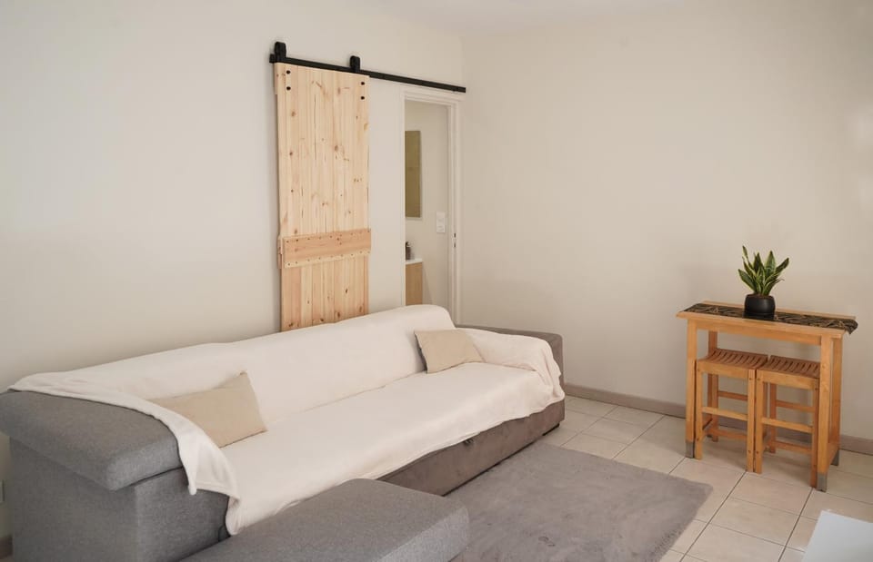 Bed, Living room
