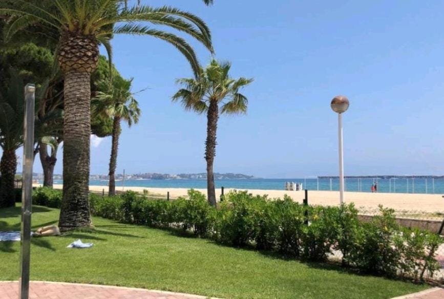 Vilafortuny Cambrils A PIE DE PLAYA CON PISCINA Apartment in Cambrils