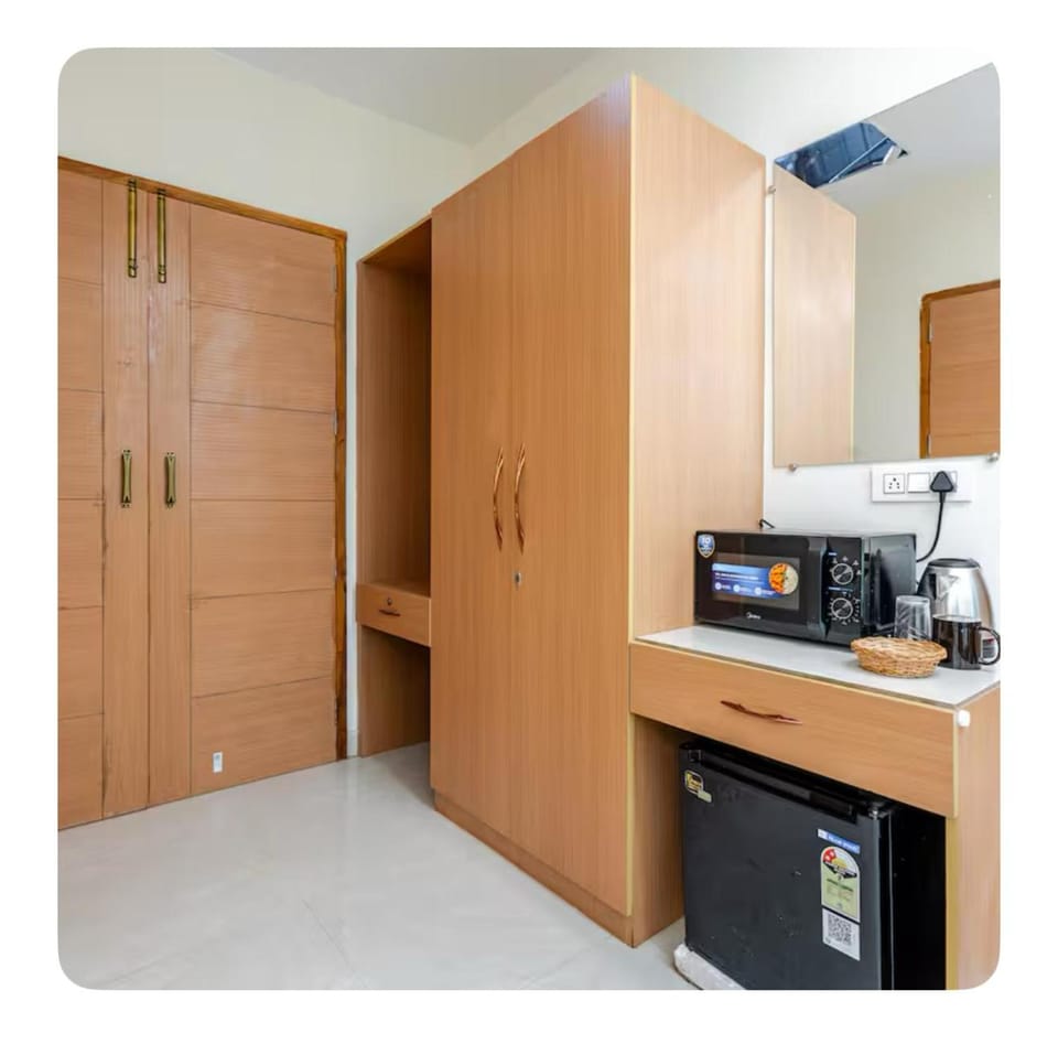 minibar, wardrobe