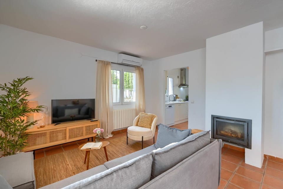 TV and multimedia, Living room, Lobby or reception, Other
