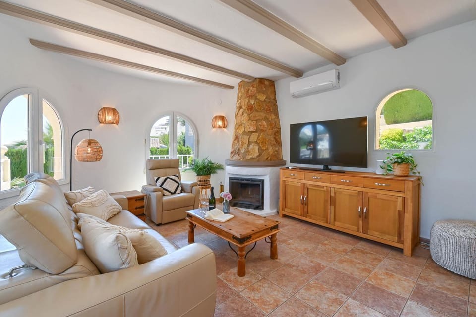 TV and multimedia, Living room, Lobby or reception, Other