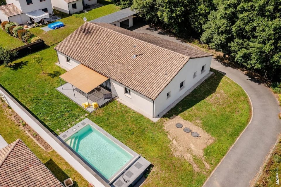 Property building, Bird's eye view, Pool view