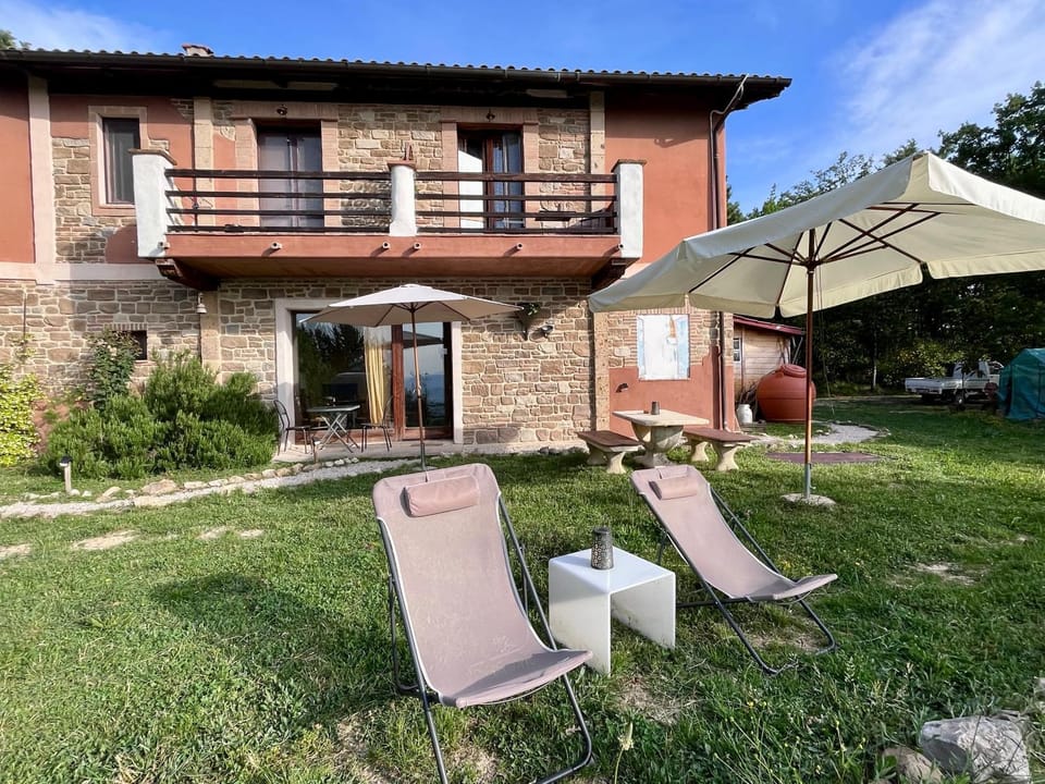 Ina Maka - Appartamento con giardino immerso nel verde House in Umbria