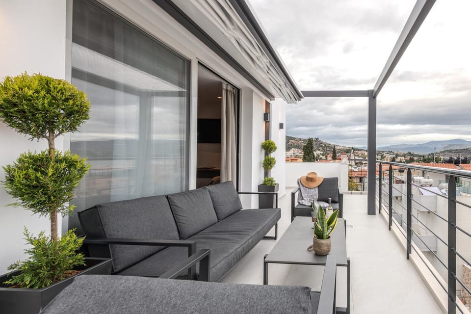 View (from property/room), Balcony/Terrace, Seating area