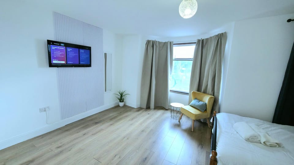 Luxury 8 Rooms & Garden near Excel London Apartment in London