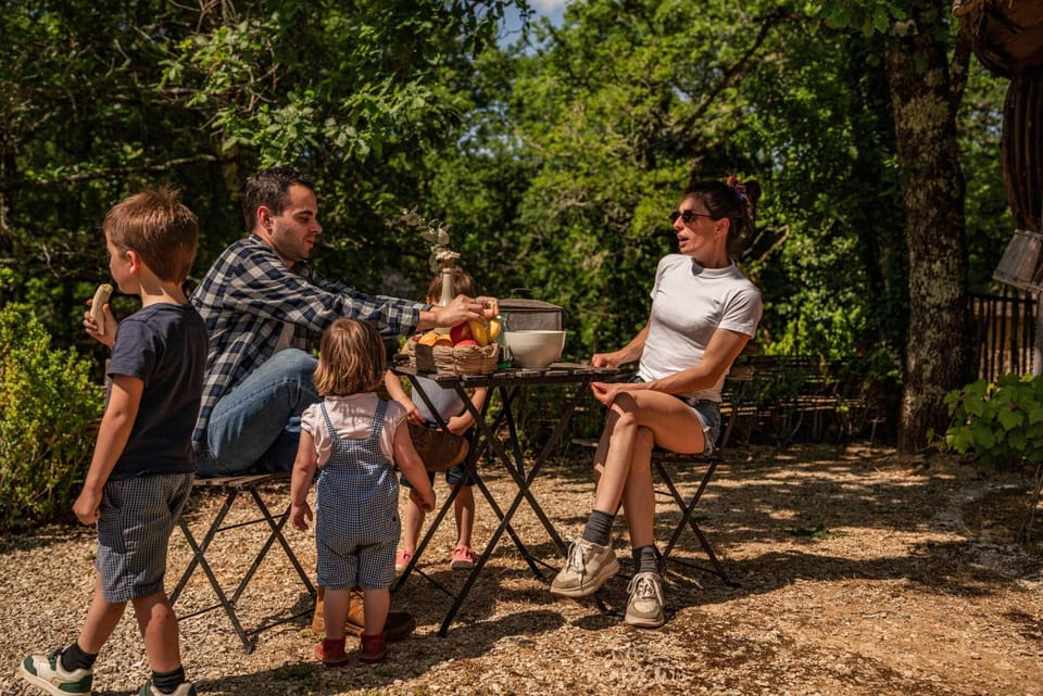 Hébergement insolite en Dordogne Campground/ 
RV Resort in Nouvelle-Aquitaine