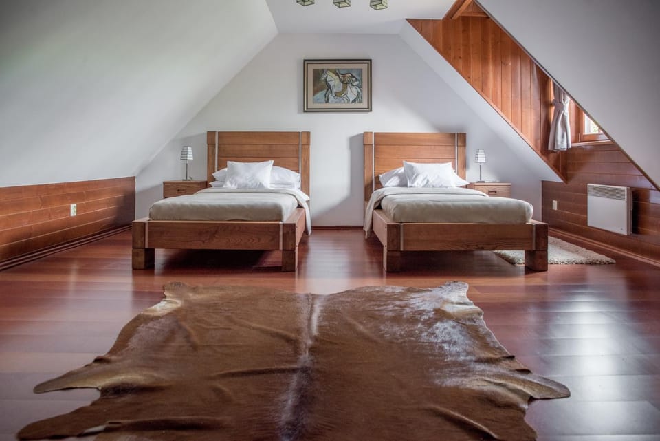 Bed, Photo of the whole room, Family