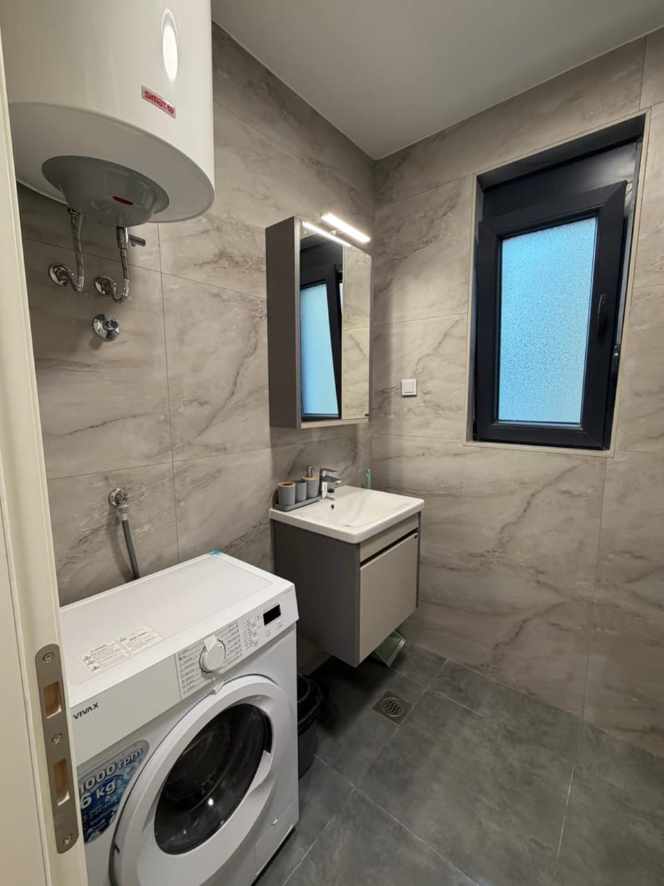 Bathroom, towels, washing machine