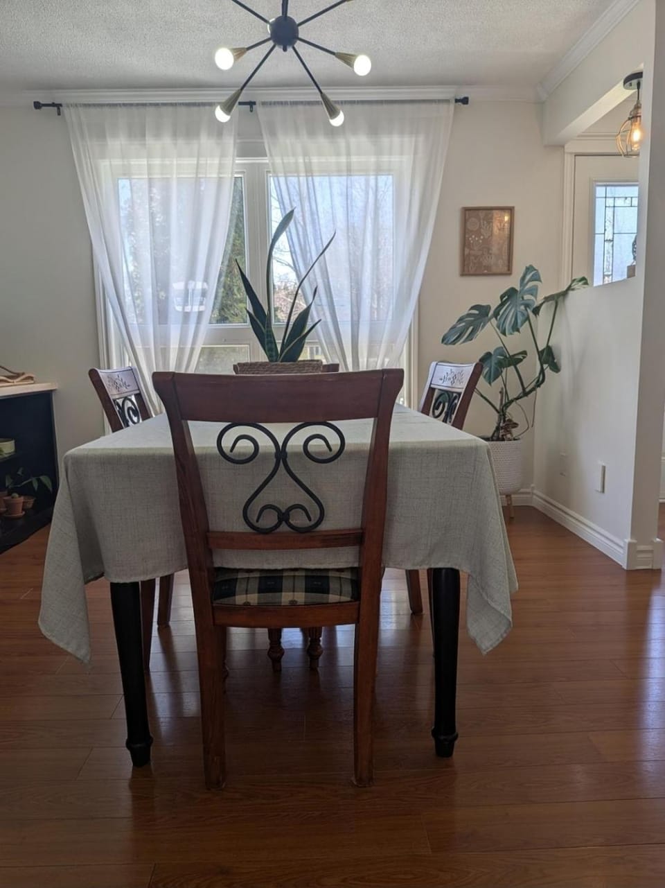 Seating area, Dining area