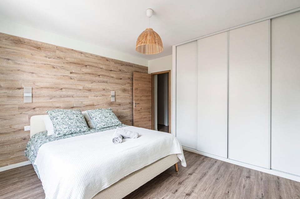 Bed, Photo of the whole room, Bedroom, wardrobe