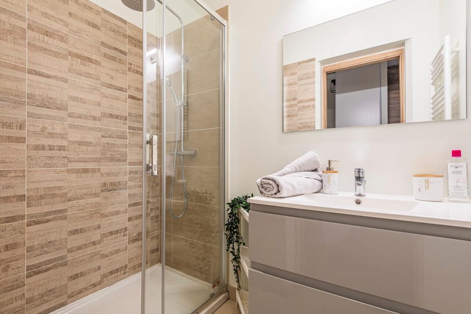 Shower, Bathroom, Bedroom