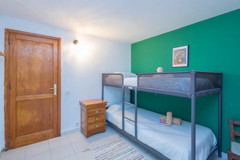 Bedroom, bunk bed