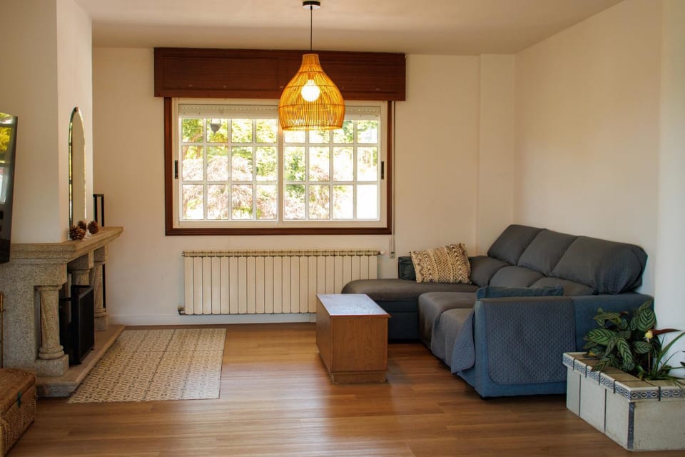 Living room, Seating area, internet