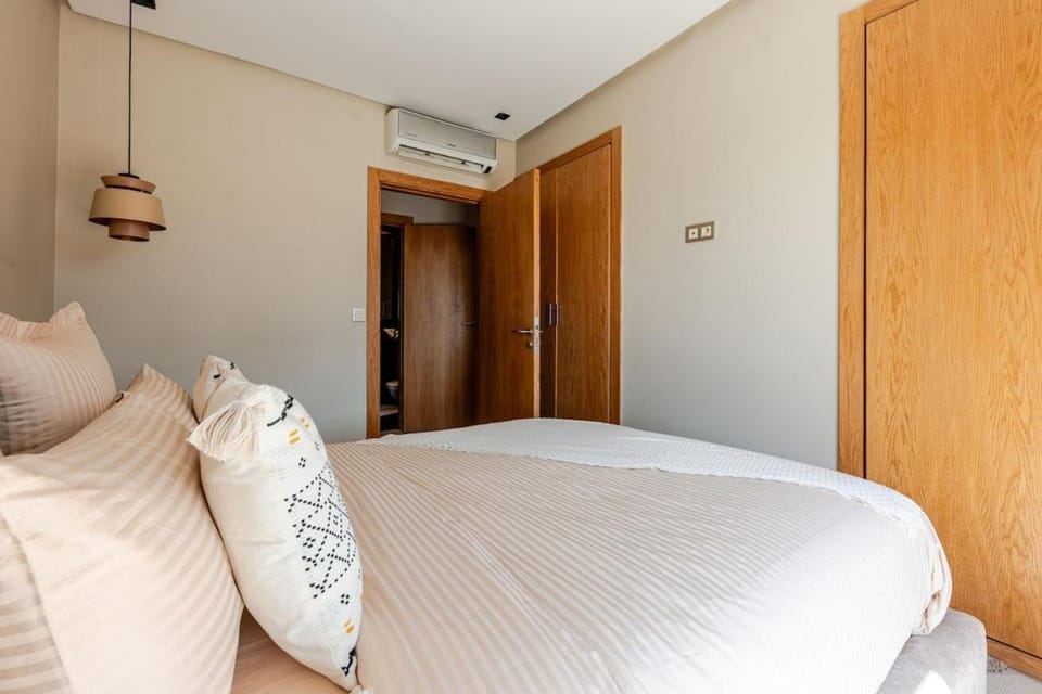 Bedroom, wardrobe, air conditioner