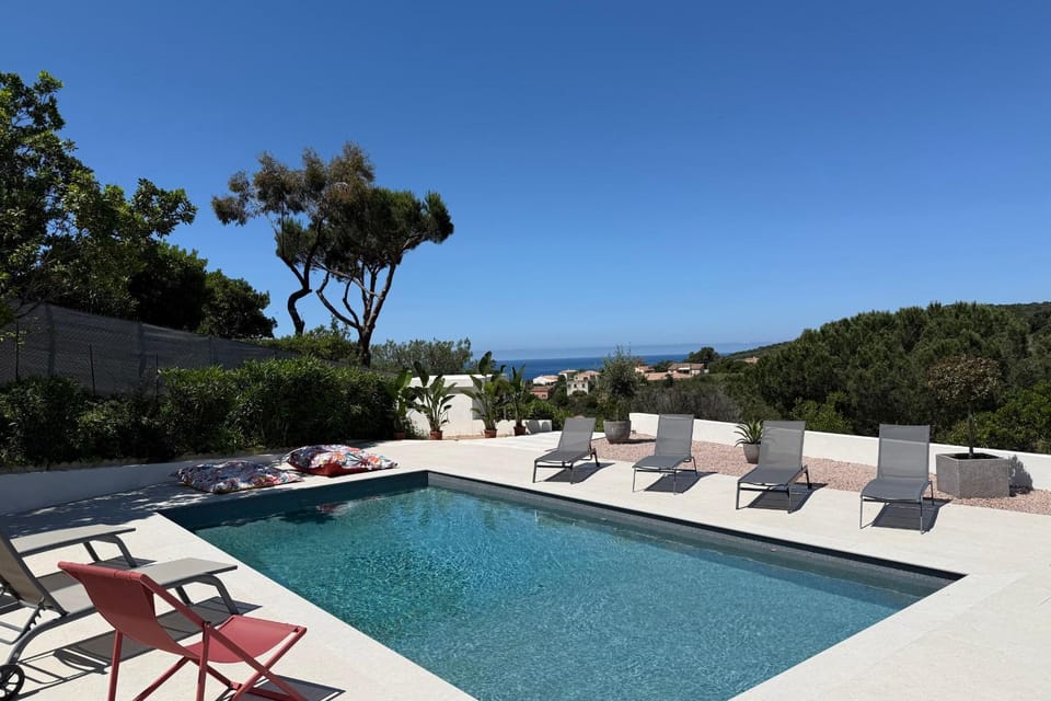 Property building, Day, Natural landscape, Pool view, Sea view, Swimming pool, sunbed