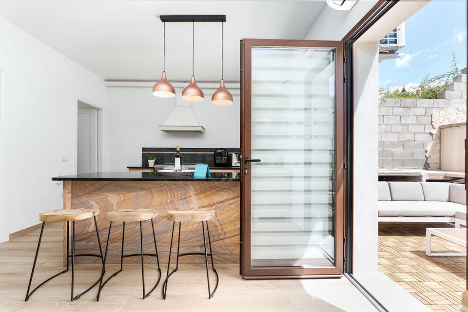 Kitchen or kitchenette, Living room