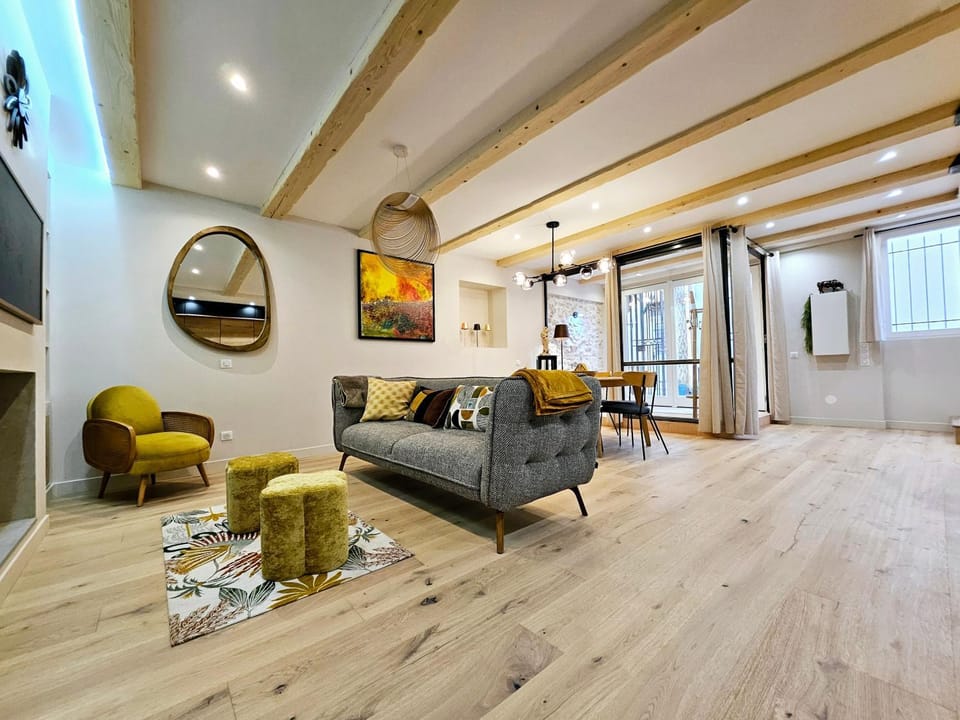 Living room, Seating area