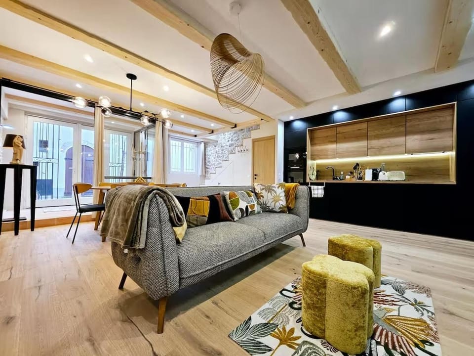 Living room, Seating area