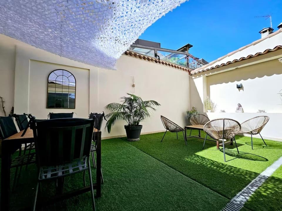 Patio, Dining area