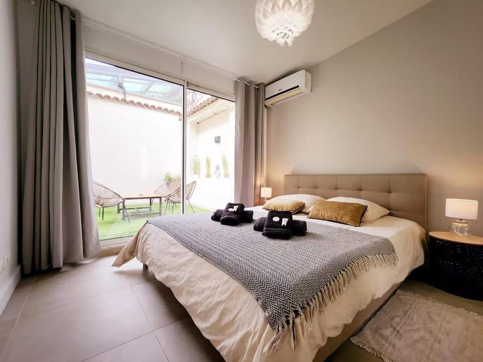 Bed, Bedroom