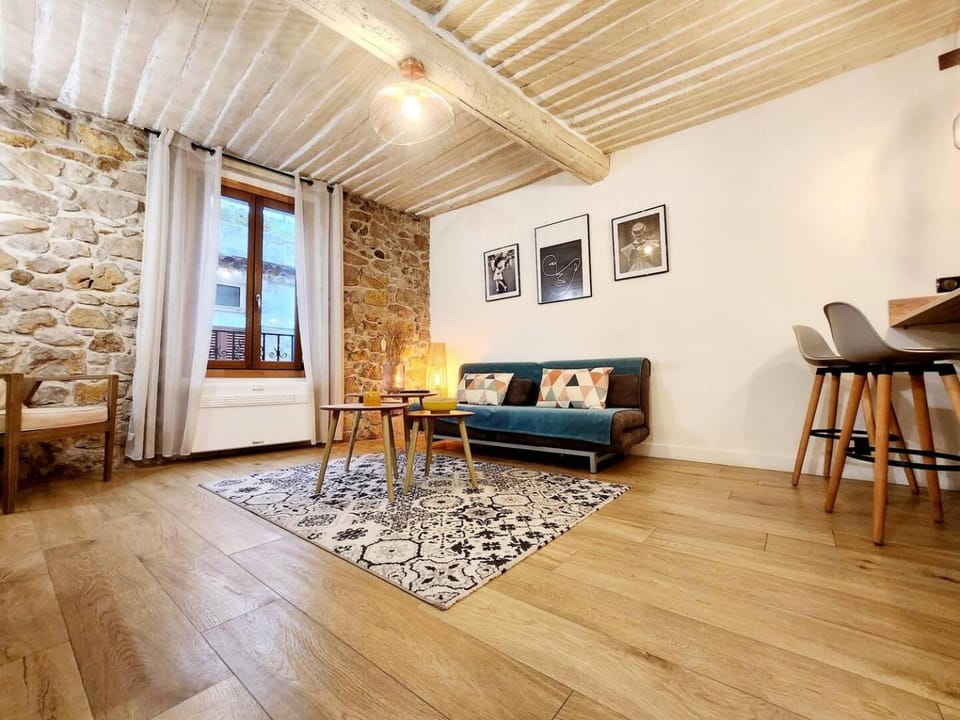 Living room, Photo of the whole room