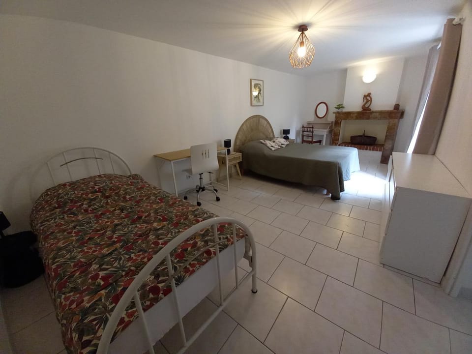 Bed, Photo of the whole room, Bedroom