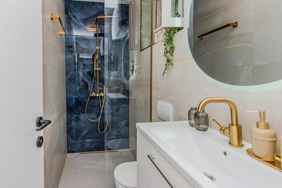 Shower, Toilet, Bathroom