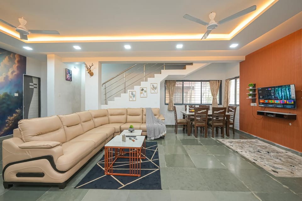 Communal lounge/ TV room, TV and multimedia, Living room, Seating area, Evening entertainment