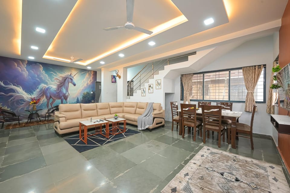 Restaurant/places to eat, Bed, Living room, Photo of the whole room, Banquet/Function facilities, Seating area, Bedroom