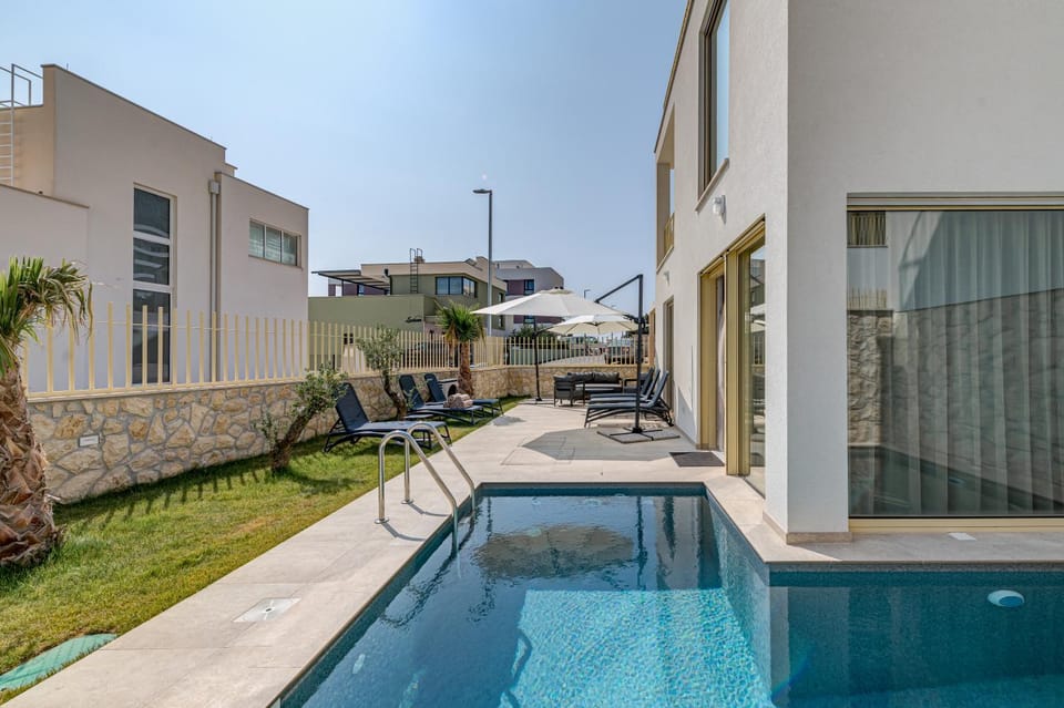 Property building, Pool view, Swimming pool, sunbed