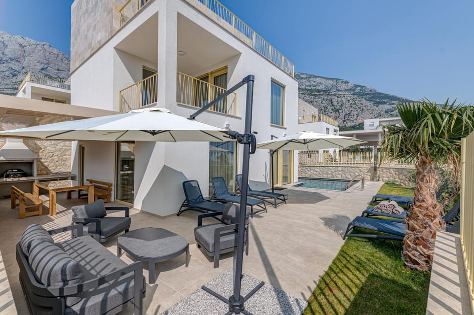 Property building, Balcony/Terrace