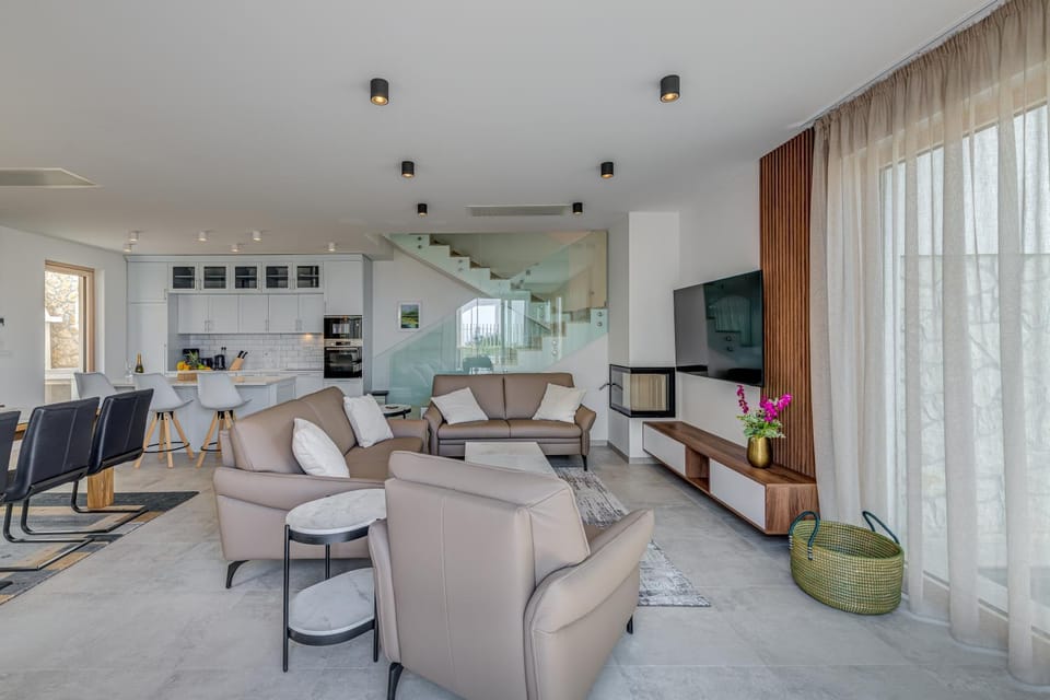 TV and multimedia, Seating area