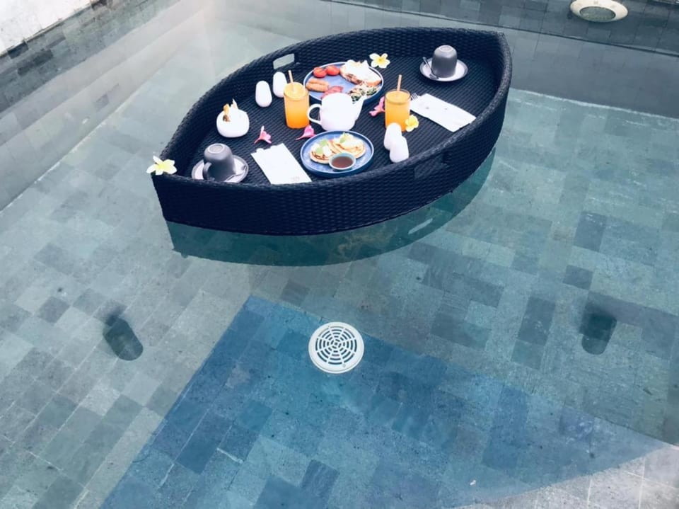 Food, Swimming pool, Breakfast