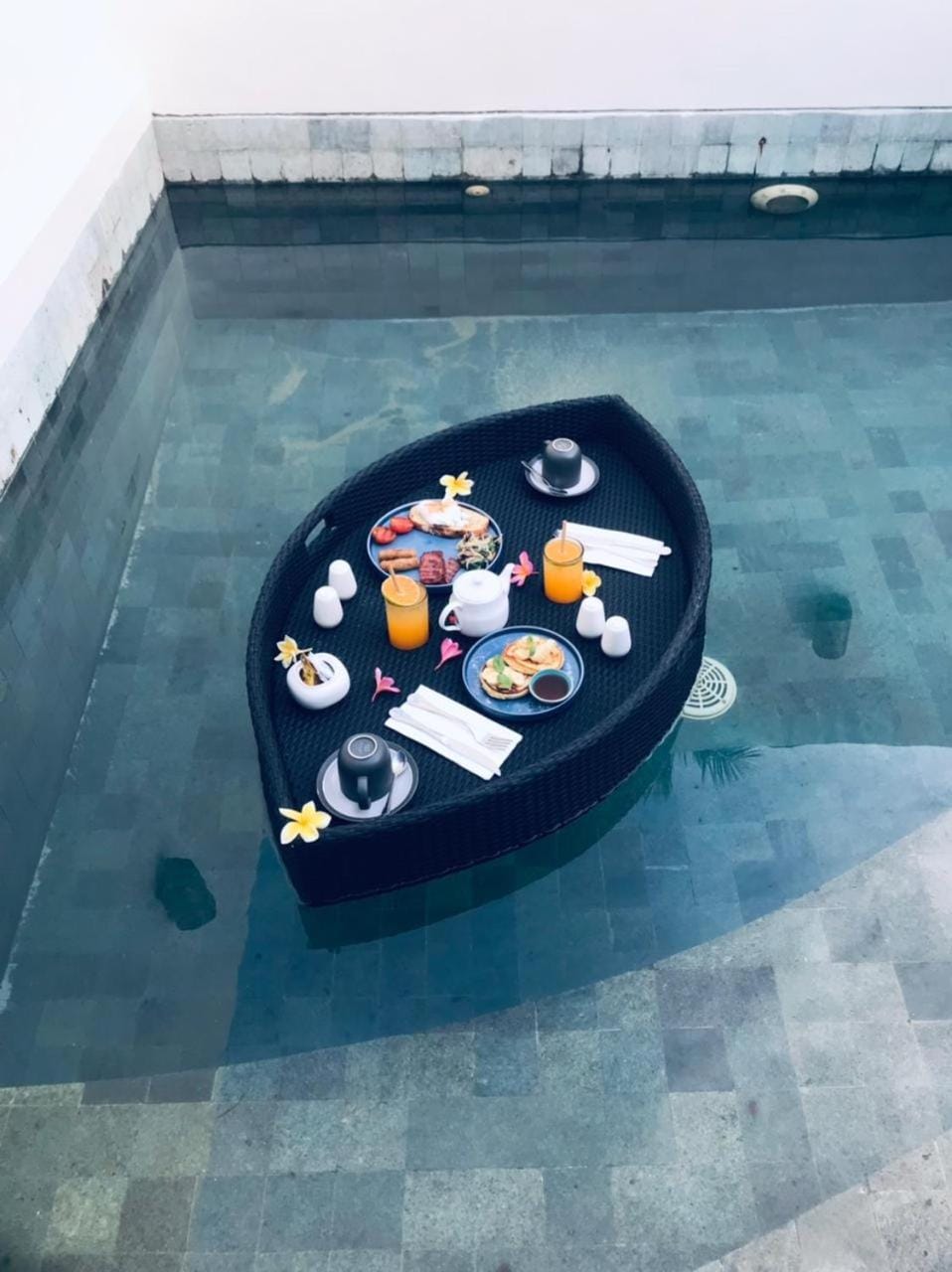 Food, Swimming pool, Breakfast