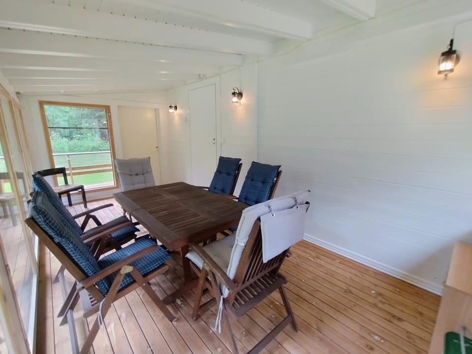 Seating area, Dining area