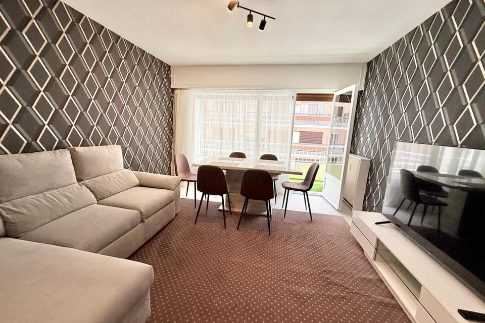 Antibes hyper center - 4 people - close to shops and beaches House in Antibes