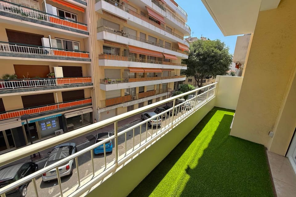 Antibes hyper center - 4 people - close to shops and beaches House in Antibes
