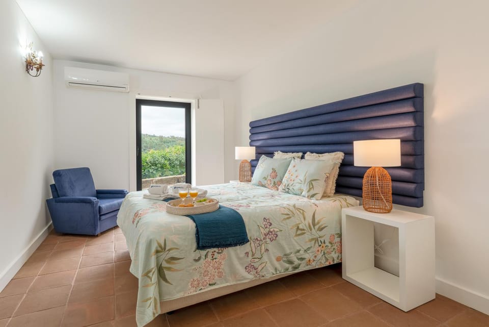Bed, Bedroom, towels, air conditioner