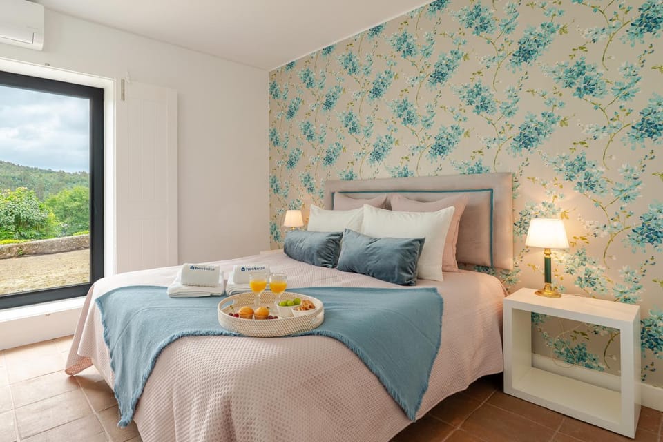 Bed, Bedroom, Mountain view