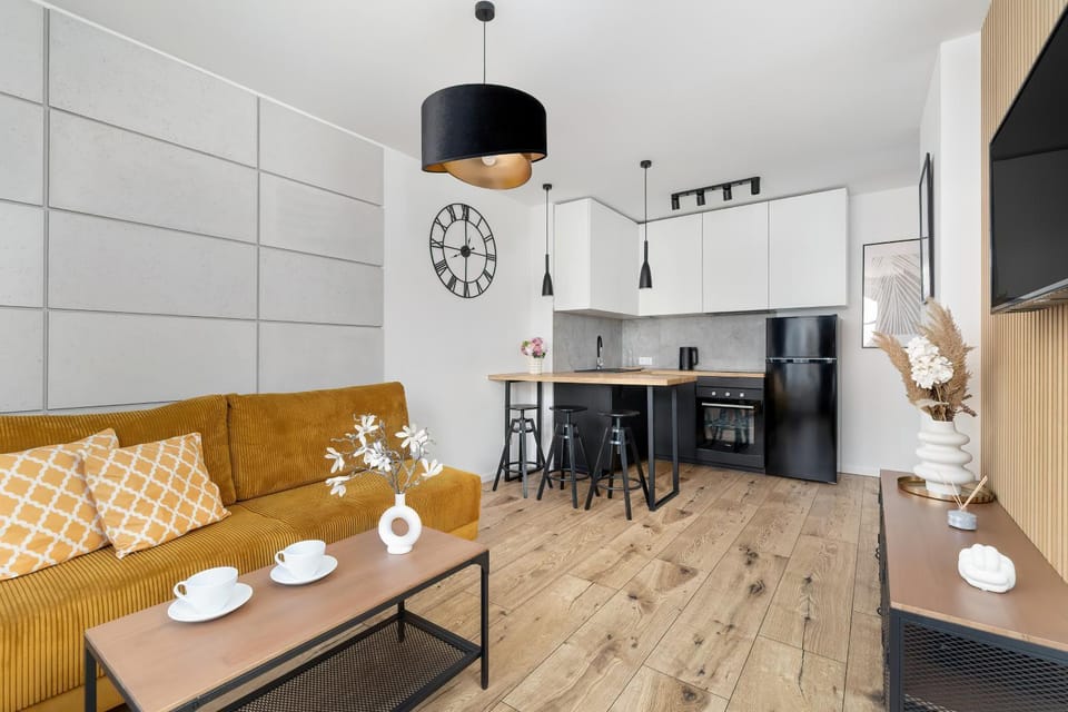 Kitchen or kitchenette, Living room, Seating area, Dining area