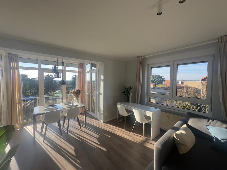 Day, View (from property/room), Balcony/Terrace, Living room, Seating area, Dining area