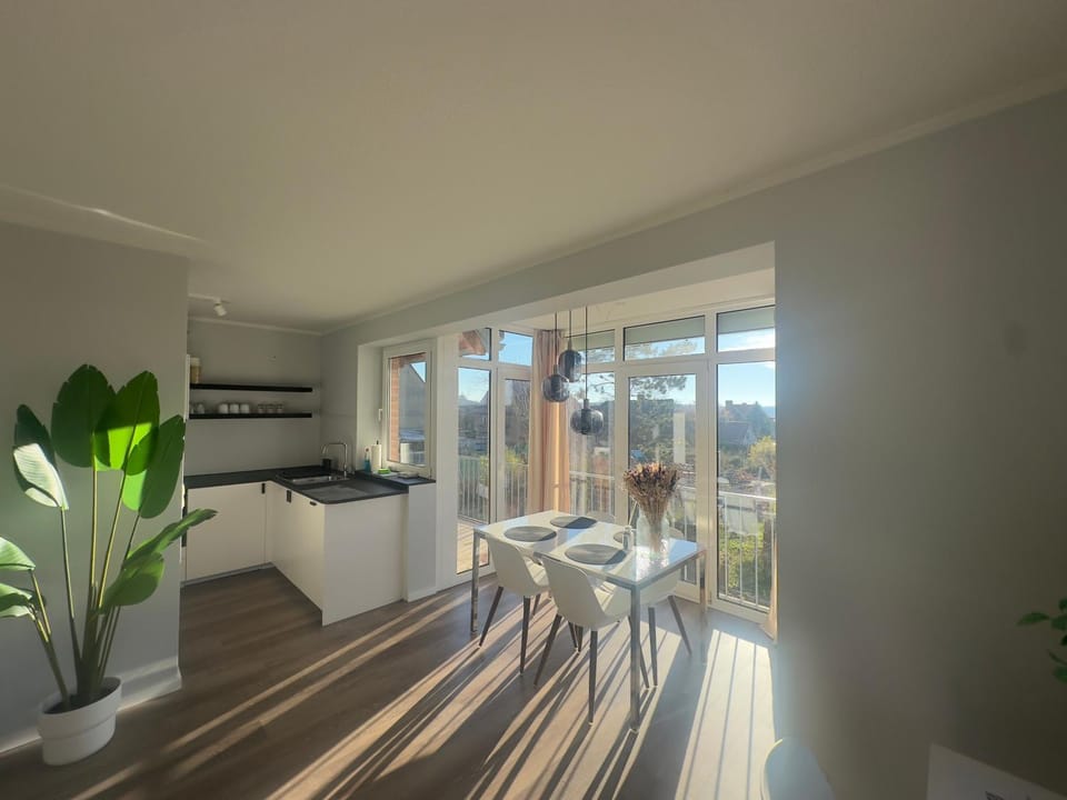 Kitchen or kitchenette, Dining area, pet friendly