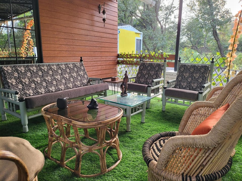 Living room, Seating area