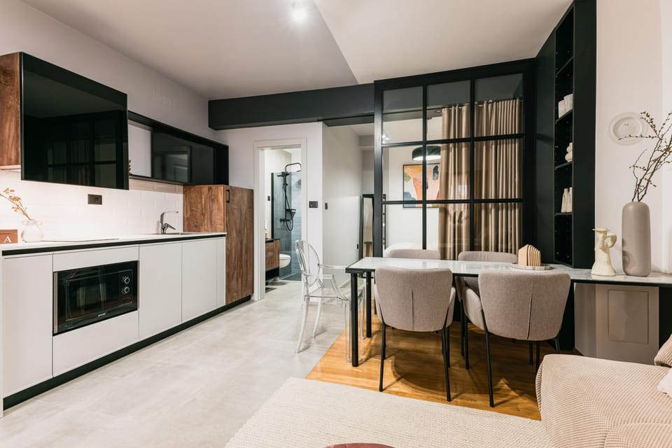 Kitchen or kitchenette, Dining area, dishwasher, oven, stove