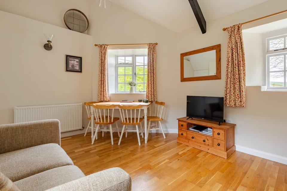 TV and multimedia, Living room, Dining area