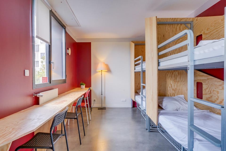 Bedroom, bunk bed