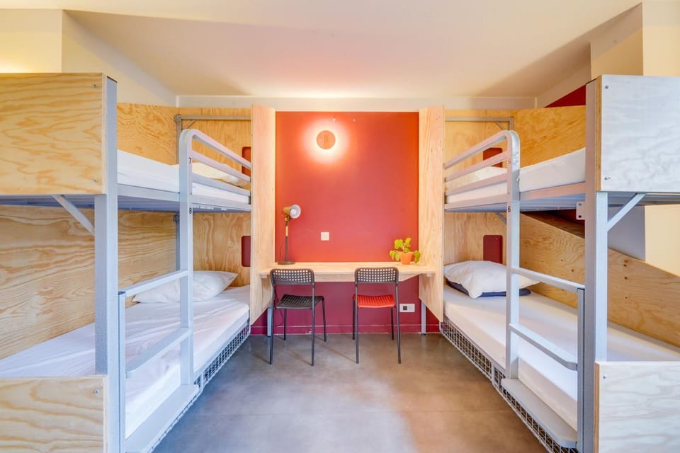 Bedroom, bunk bed