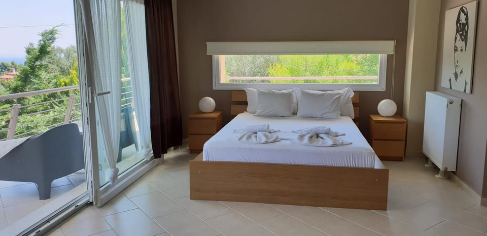 Bed, View (from property/room), Balcony/Terrace, Photo of the whole room, Bedroom, towels