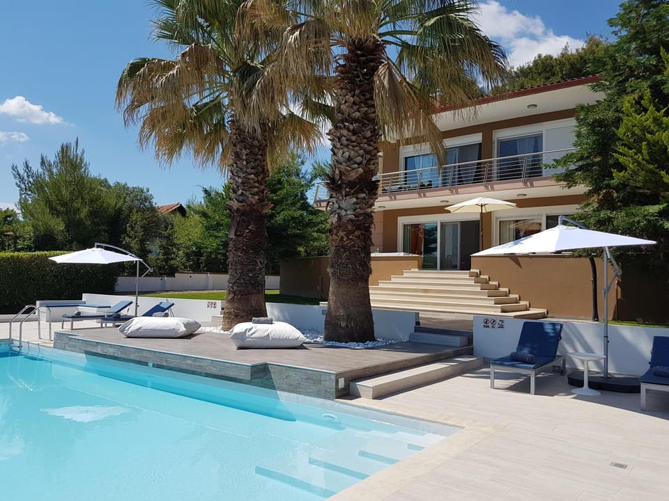 Property building, Patio, Spring, Day, Garden, Living room, Seating area, Garden view, Pool view, Swimming pool, Swimming pool, sunbed